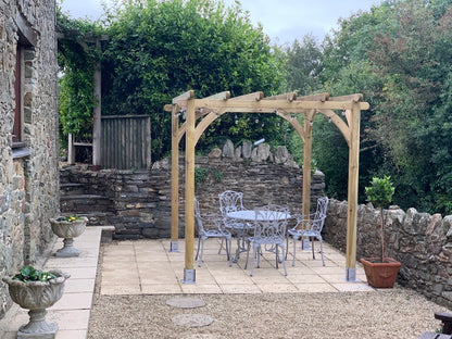 Ultima Pergola – 2.4 x 2.4m