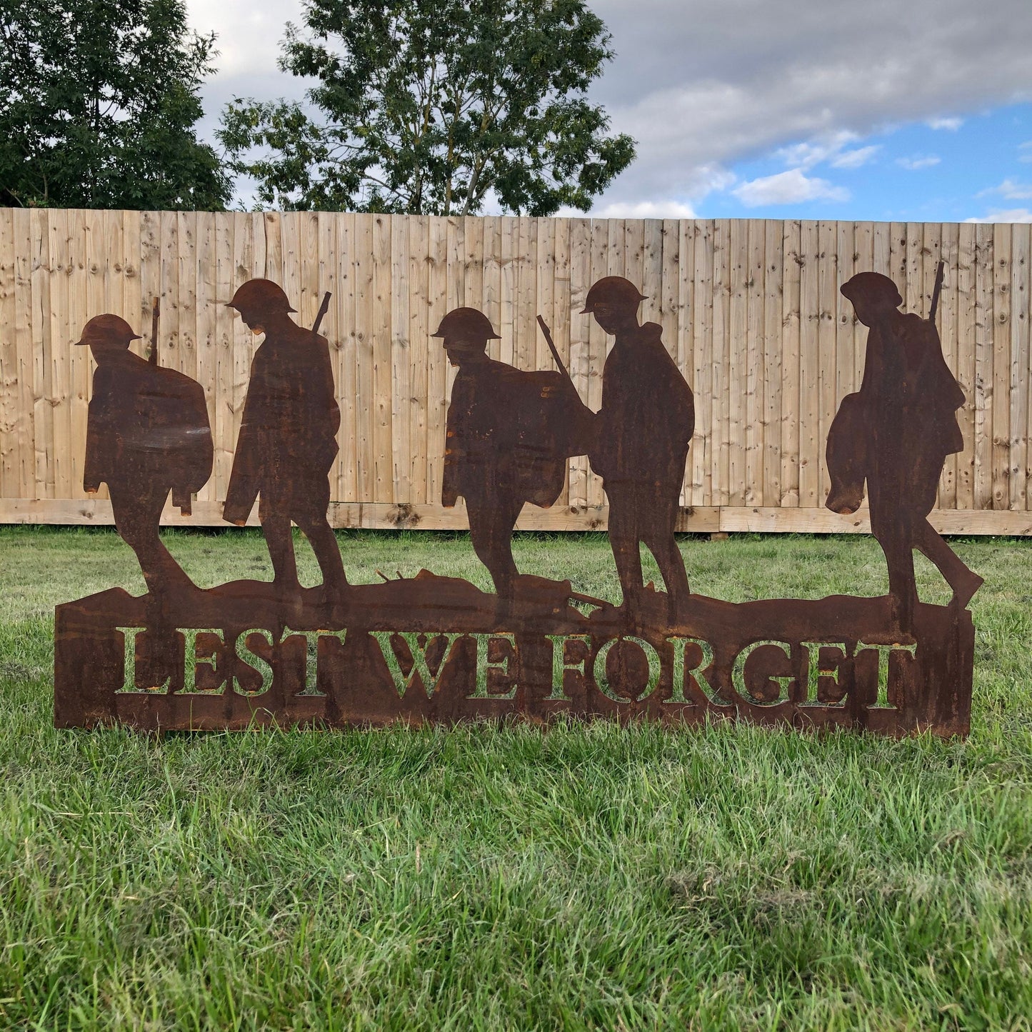 Large Rusty Metal Lest We Forget Soldier Scene Garden Decoration